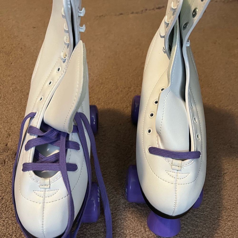 Brand new women skates for sale just in time for summer!